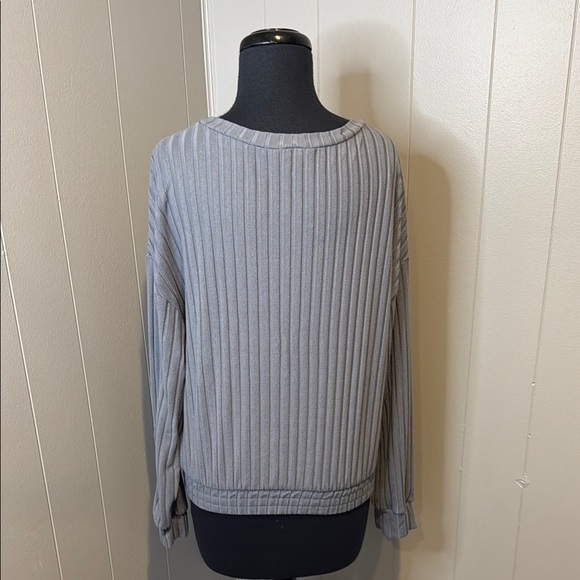 Secret Treasures Women’s Medium Gray Ribbed Crew Neck Sweater - Picture 4 of 6
